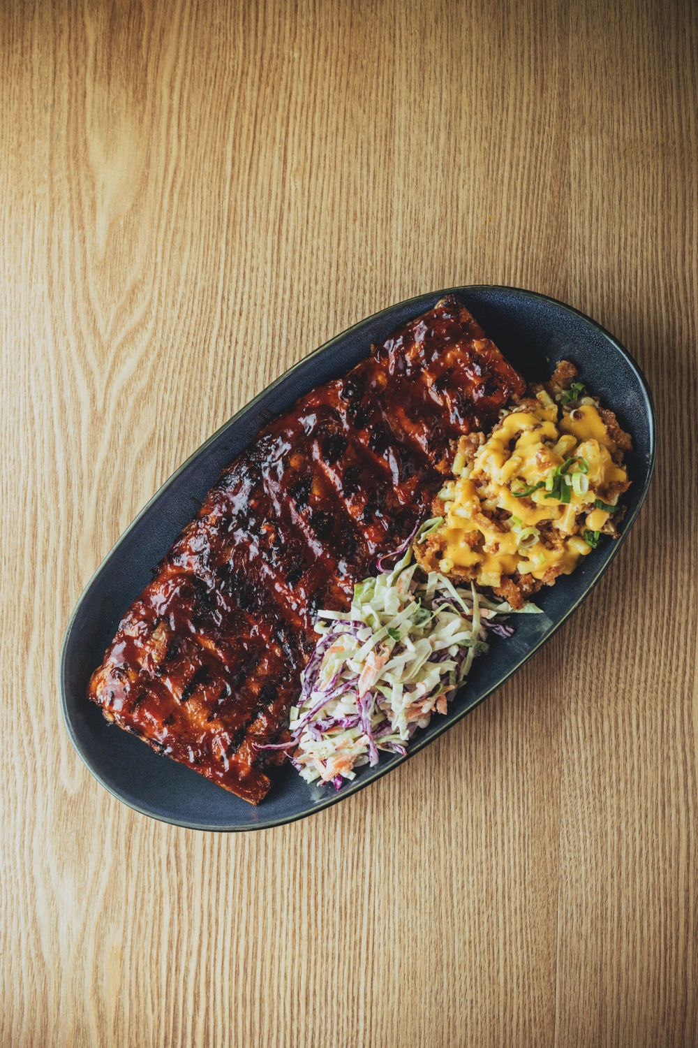 BBQ ribs with mac and slaw